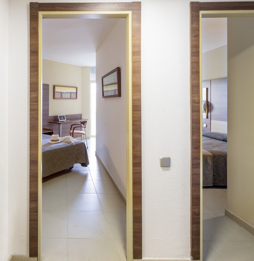 Family Triple Room (3 adults) - Photo 6