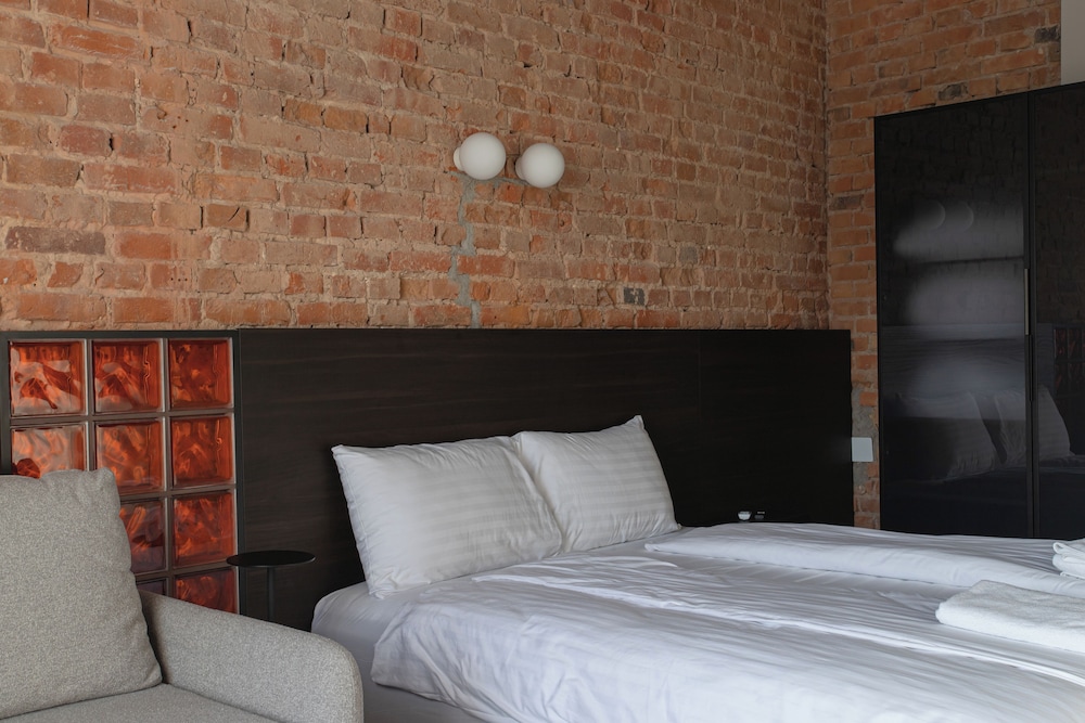 Design Room, City View - Photo 5
