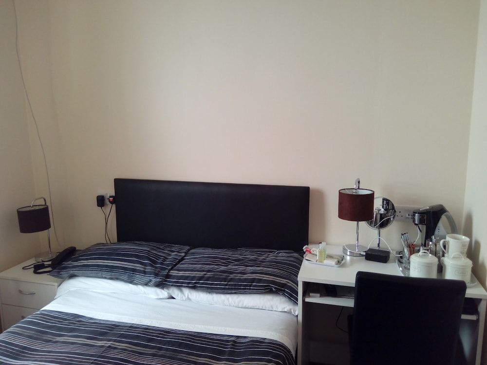 Double Room, Shared Bathroom (Small) photo 2