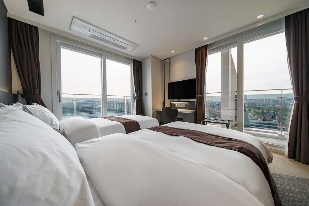 Family Twin Room - Photo 3