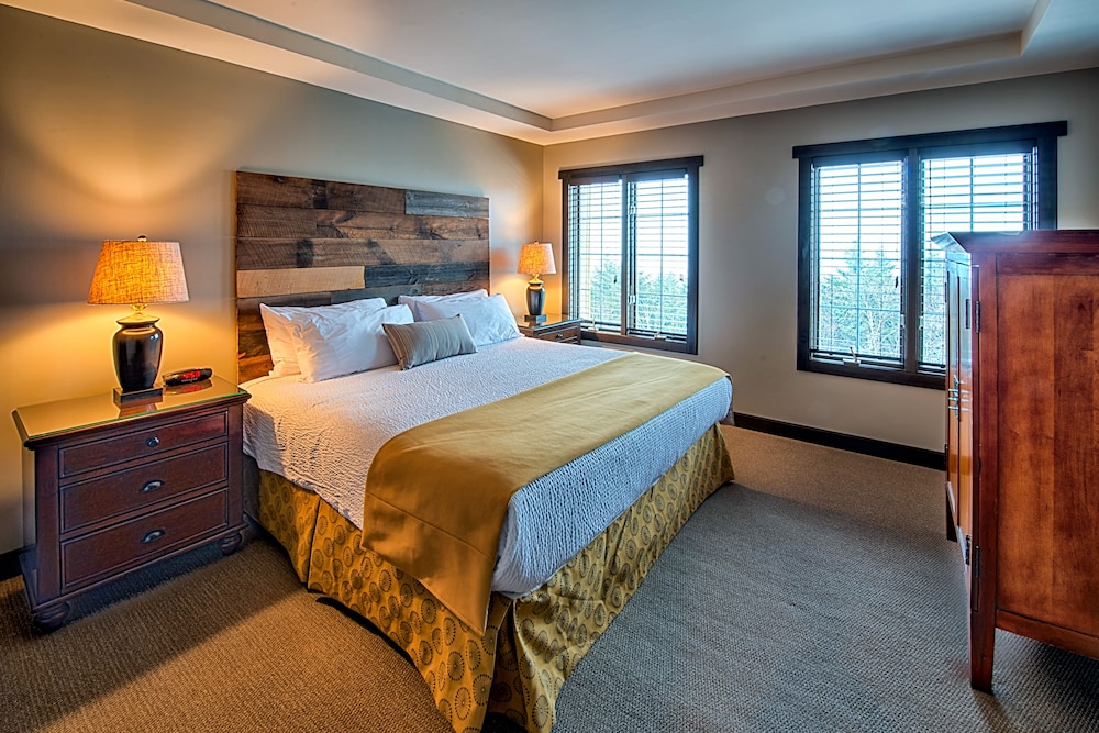 Suite, 1 King Bed with Sofa bed, Non Smoking (Sunrise View, Dog-friendly) - Photo 2