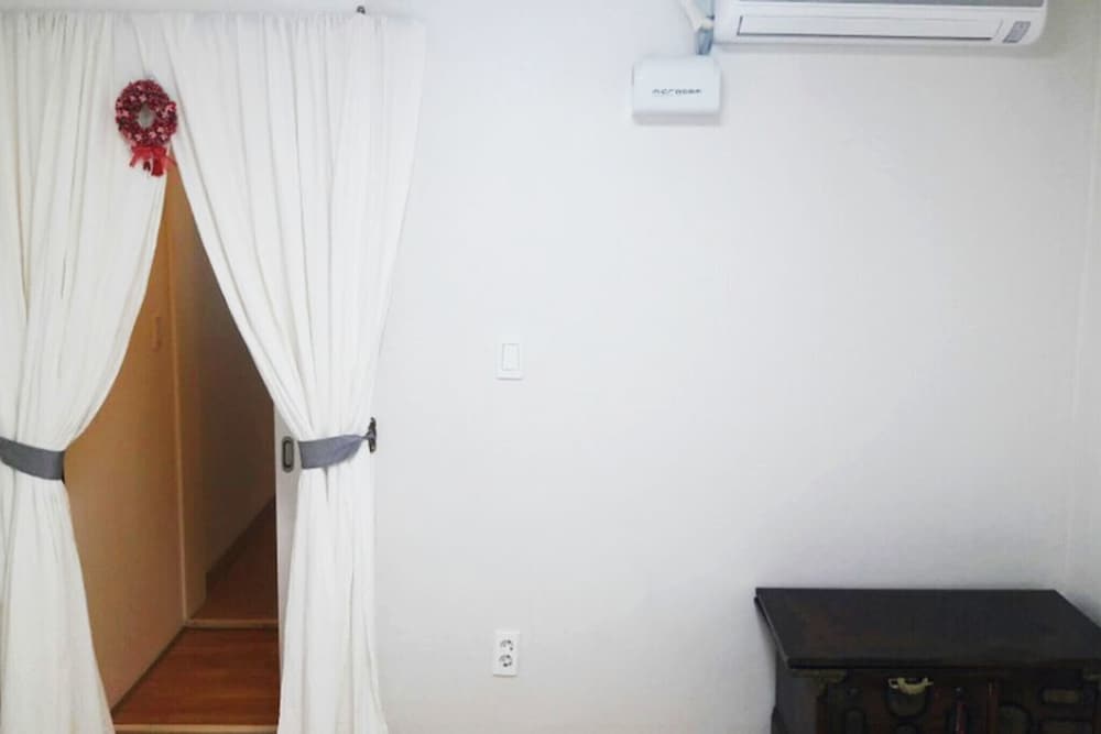 Room (Family room) - Photo 1