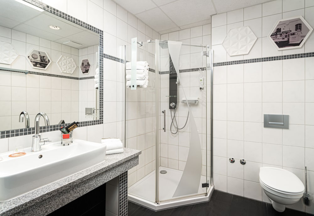 Standard Double Room (Non-Food) - Photo 2