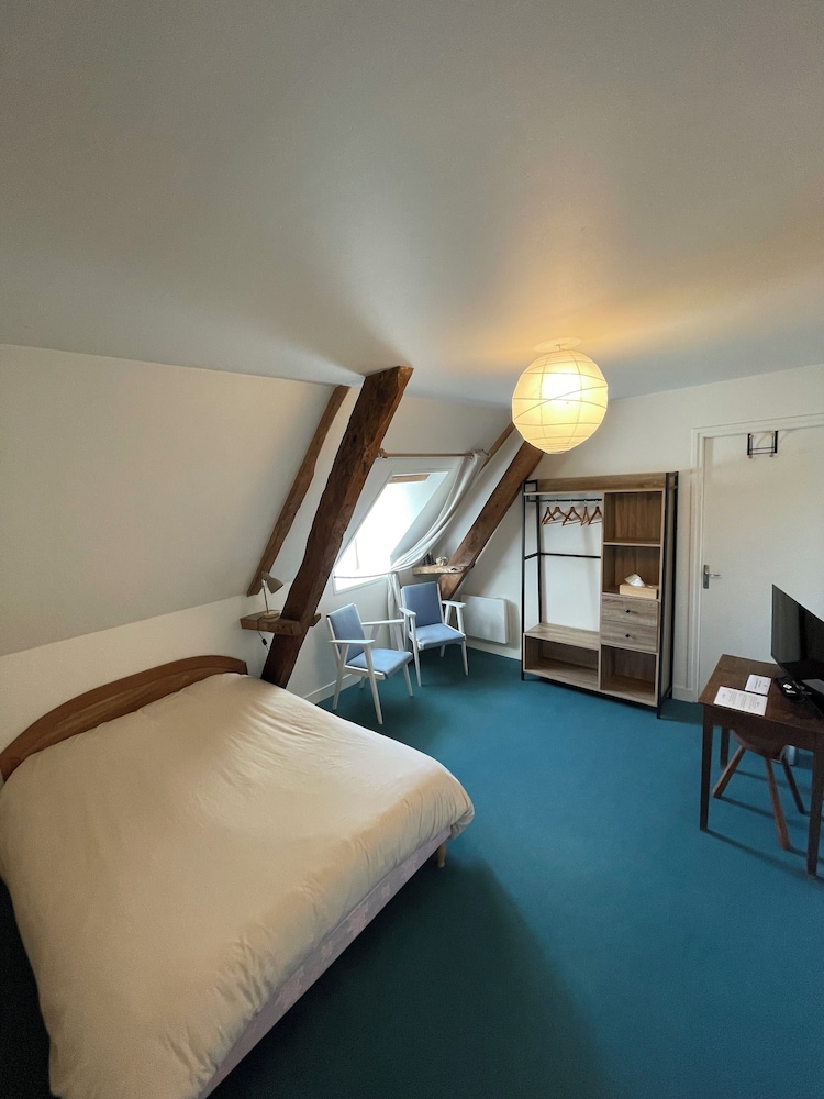 Room, Garden View