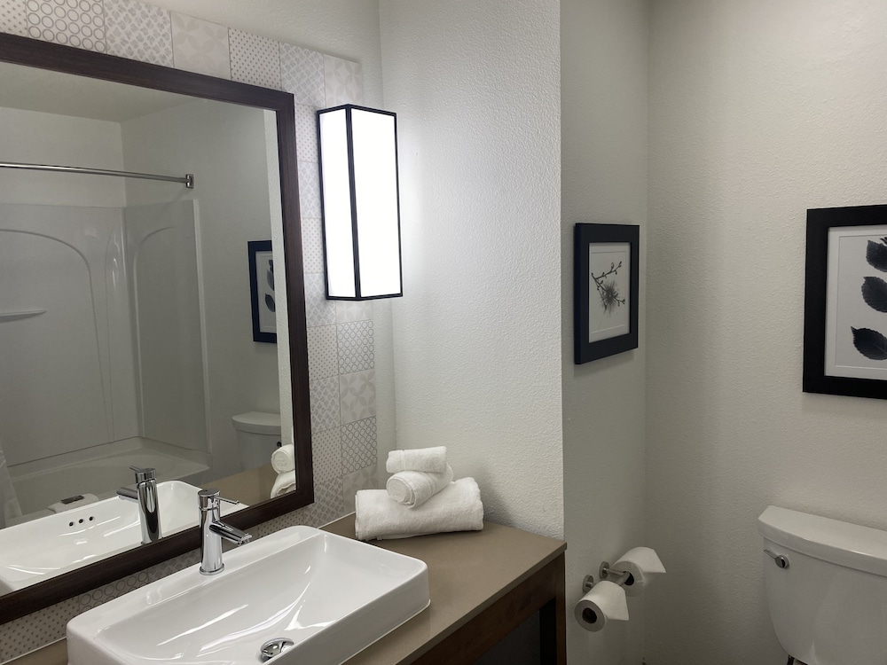 Premium Room, Multiple Beds, Non Smoking - Photo 3