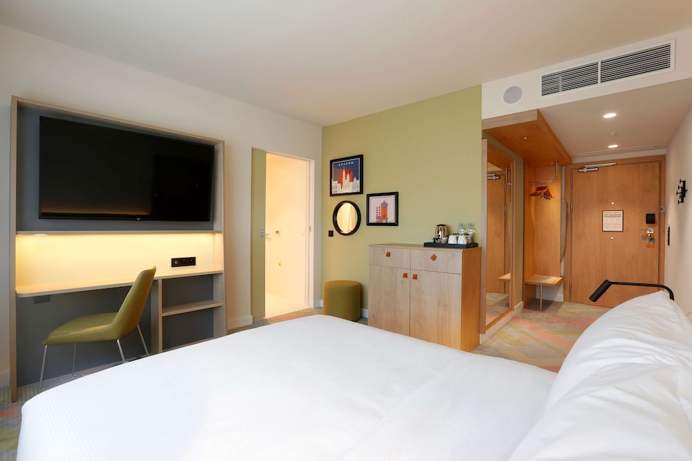 Room, 1 Queen Bed, Accessible - Photo 4