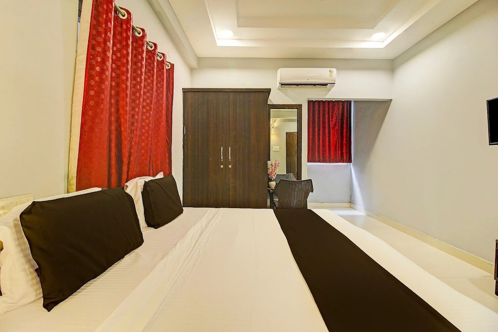 Deluxe Double Room, 1 King Bed, Smoking, City View