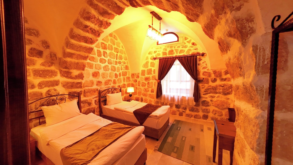 Standard Double or Twin Room - Photo 12