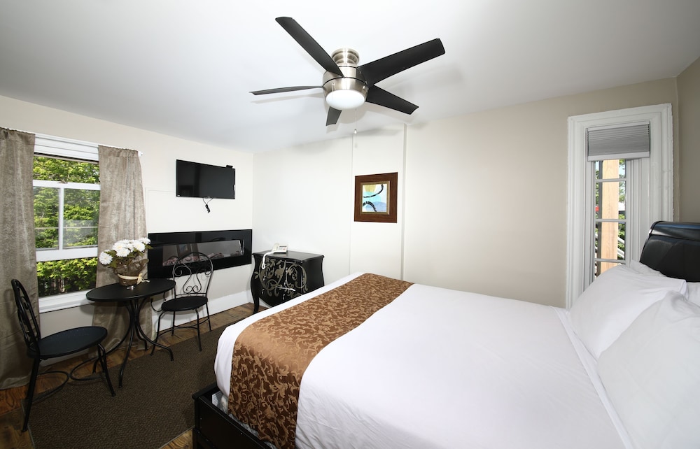 William H. Pope Suite 4 photo 1