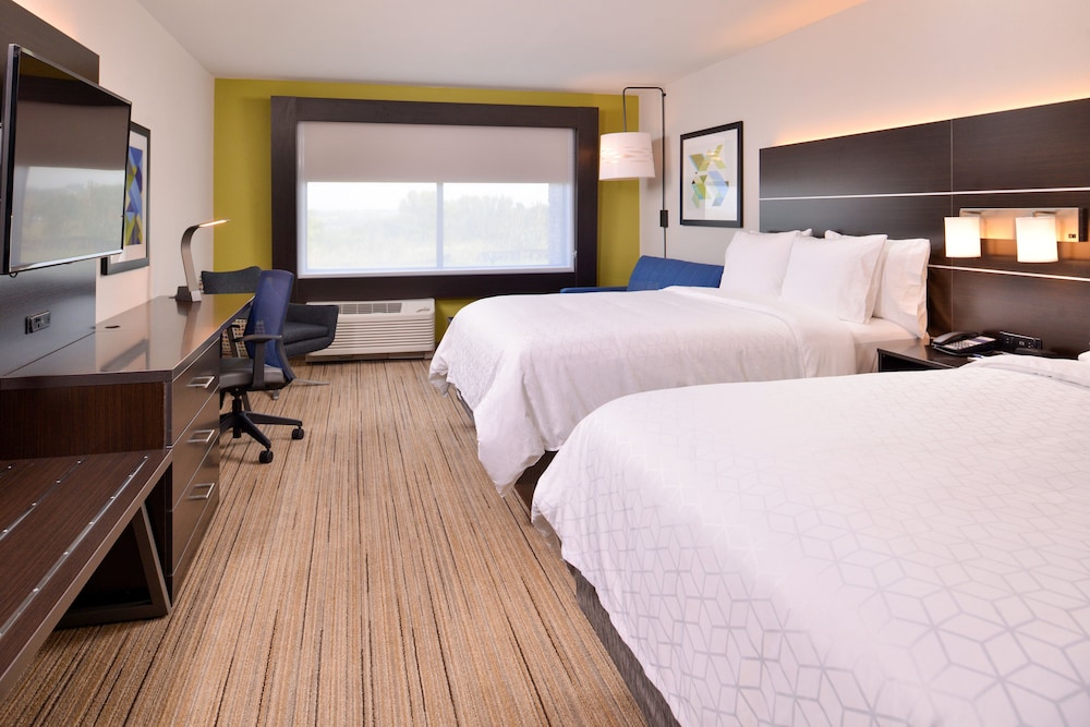 2 Queen Beds w/ Sofa bed - Photo 4