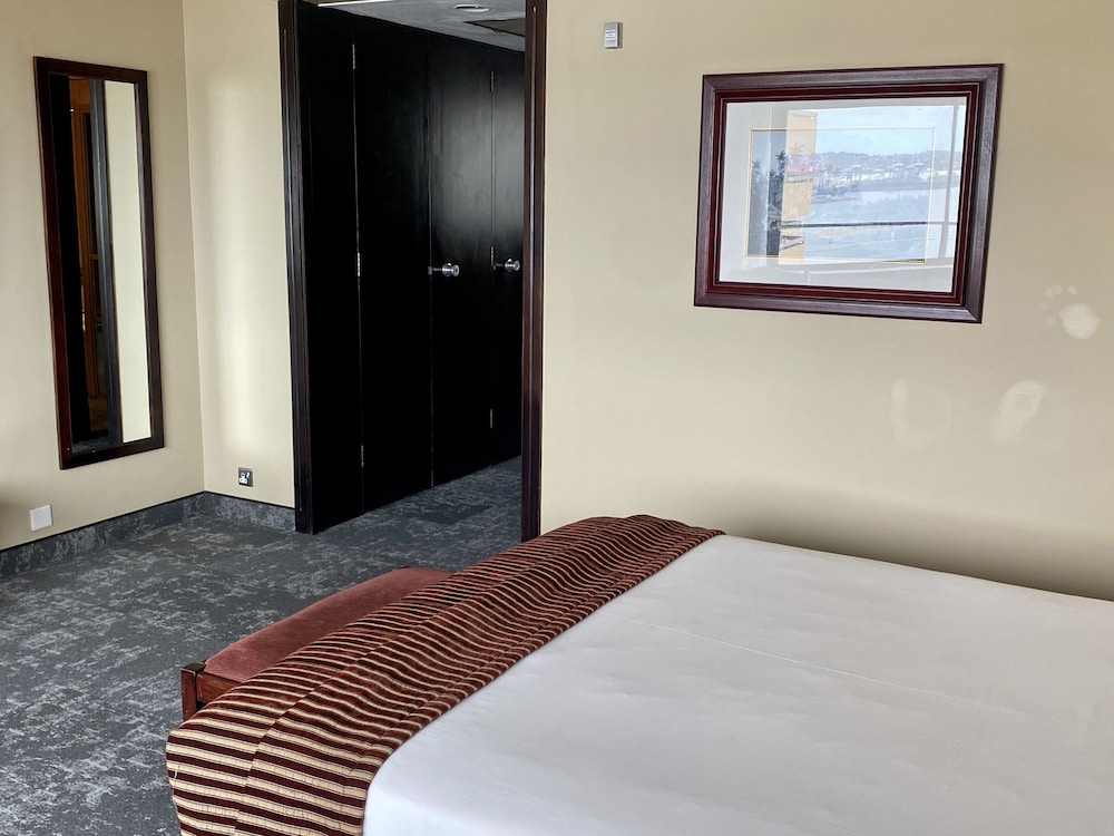 Deluxe Room, 1 Queen Bed, Non Smoking, Harbor View