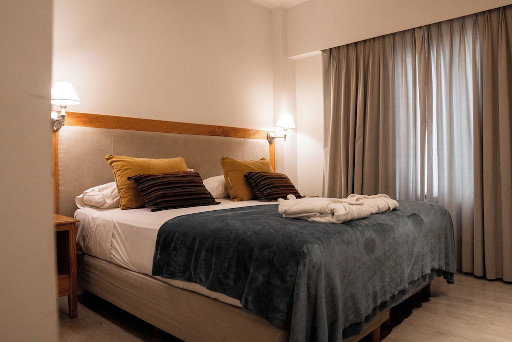 Basic Room, 1 Queen Bed photo 1