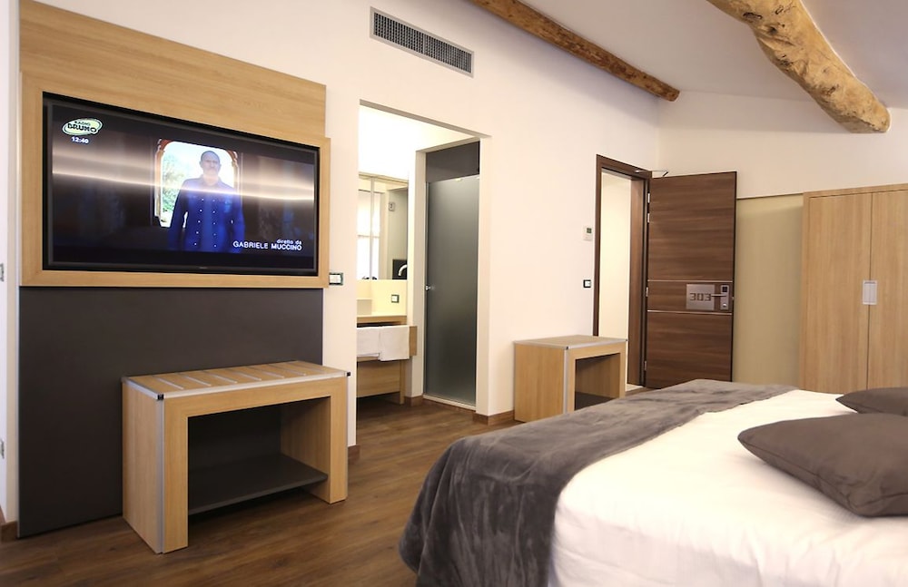 Deluxe Double Room photo 2