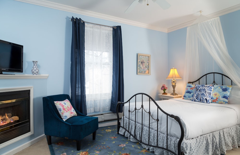 Deluxe Room, 1 Queen Bed