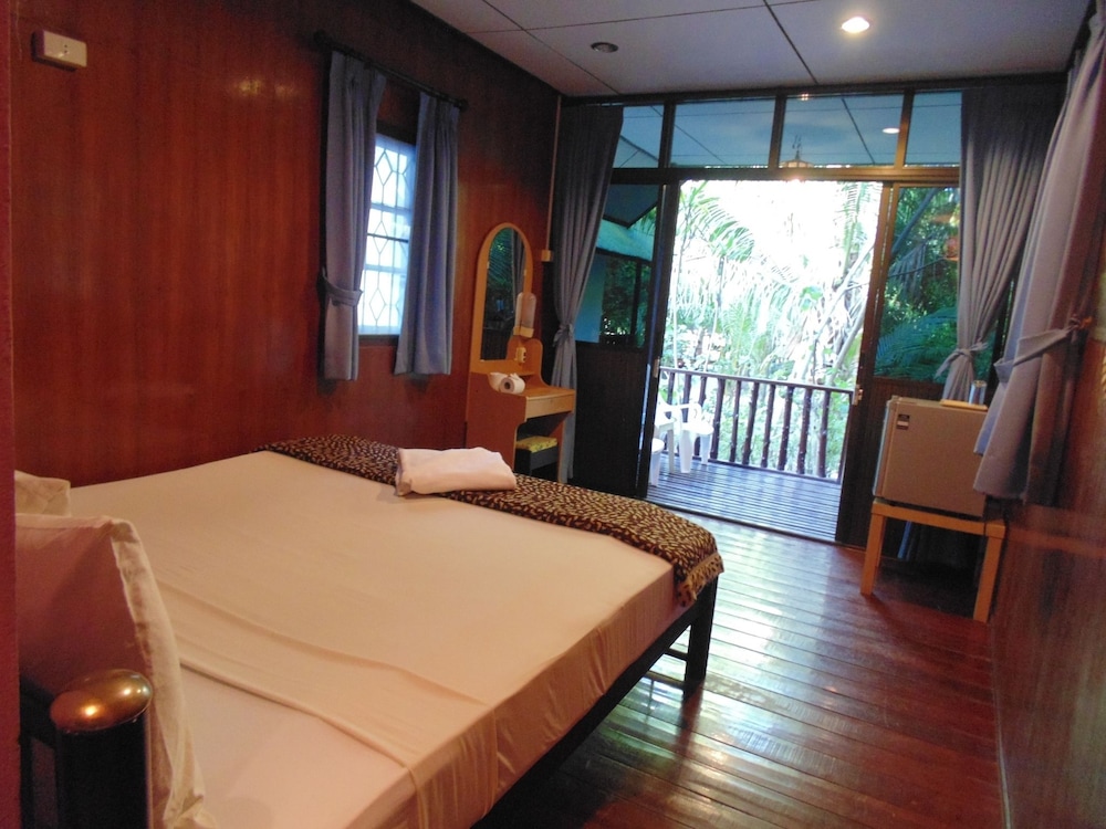 Standard Double Room, 1 King Bed, Partial Ocean View, Sea Facing photo 2