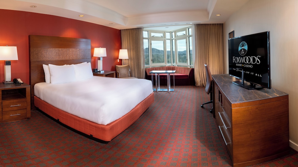 Deluxe Room, 1 King Bed photo 1