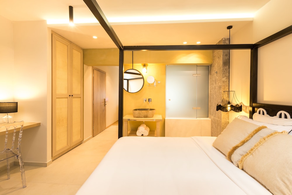Ground Floor Suite with Hot Tub photo 2