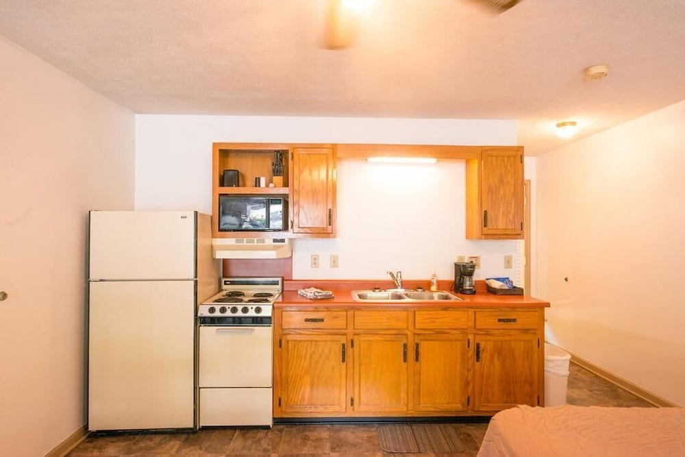 Lodge 2 Queen Beds with Kitchen photo 3