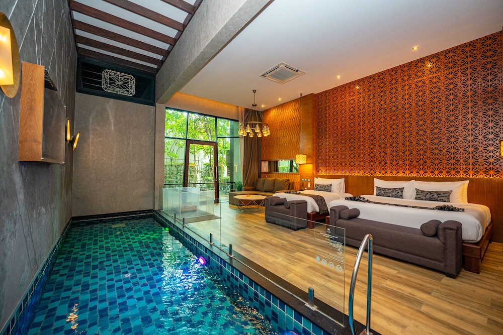 Pet-Friendly Pool Villa Family - Photo 15