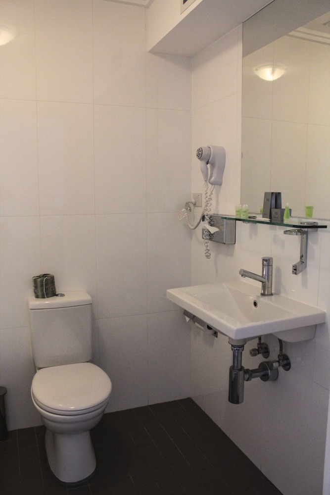 Standard King Room photo 3