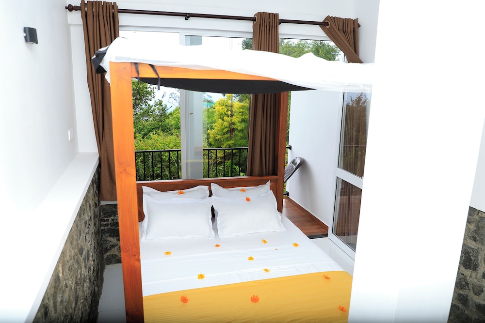 Deluxe Double Room, 1 Queen Bed, Balcony, Mountain View photo 2