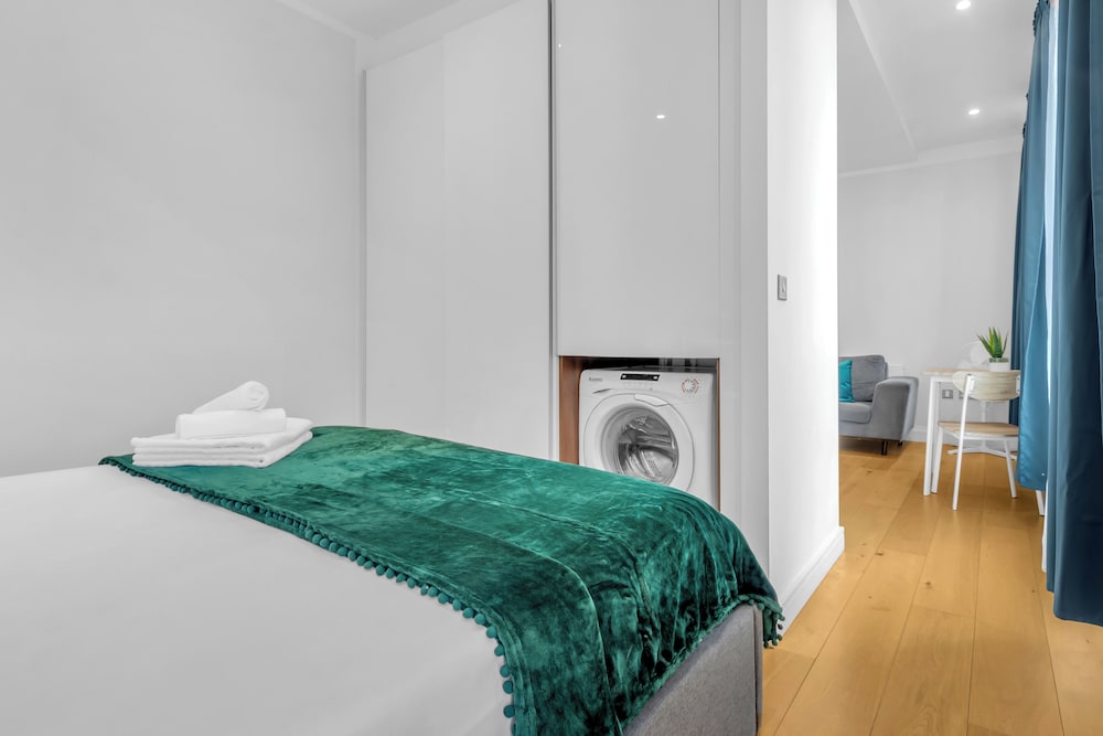 Superior Studio Suite, Non Smoking, Courtyard View photo 3