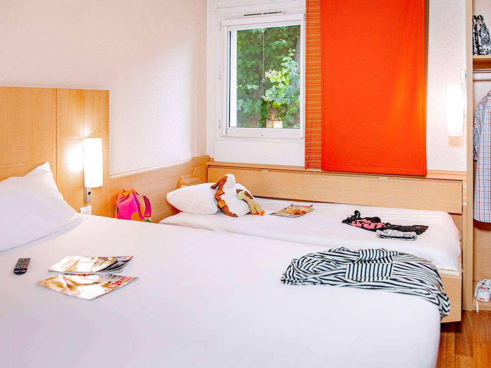 Standard Room, Multiple Beds - Photo 1