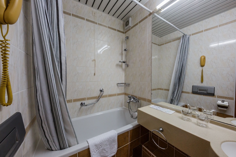 Standard Double or Twin Room, Balcony, Sea View photo 3