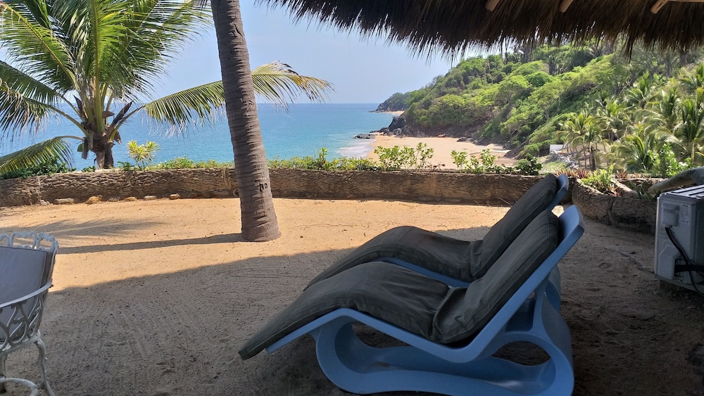 Romantic Bungalow, 1 King Bed, Ocean View photo 3