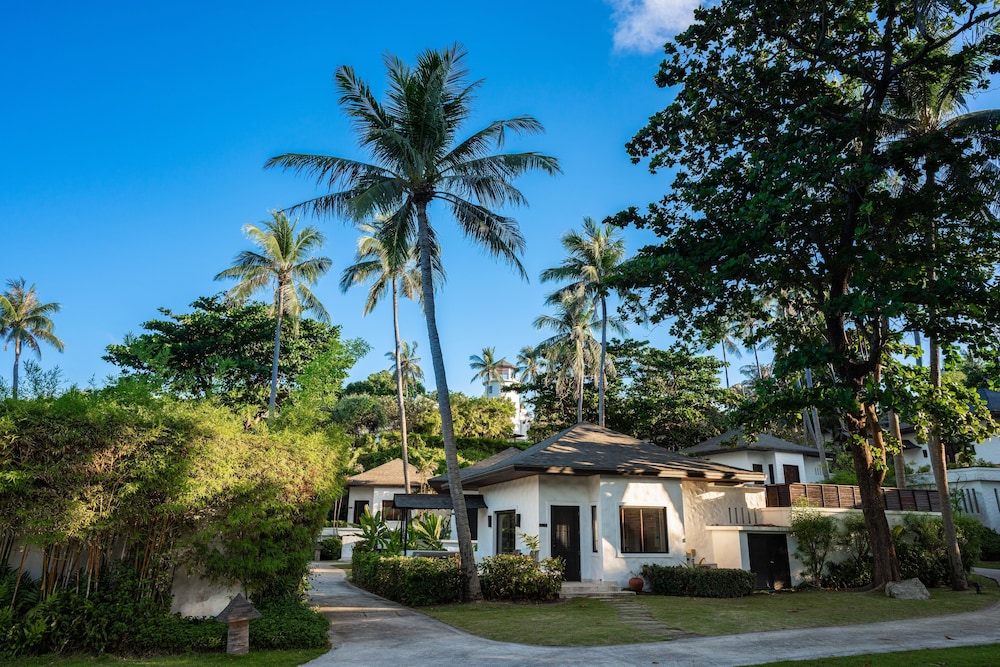 Grand Deluxe Pool Villa with Partial Seaview