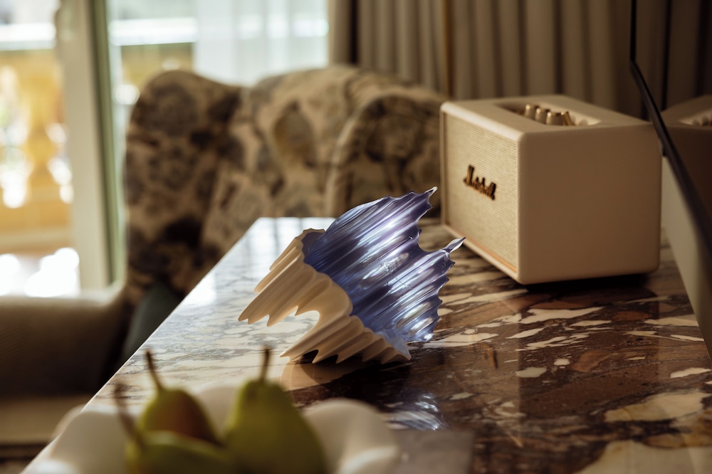 Signature Suite - Photo 6