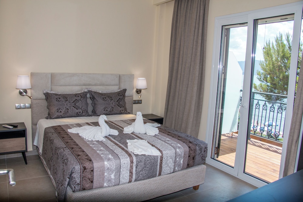 Family Apartment, 2 Bedrooms, Sea View photo 3