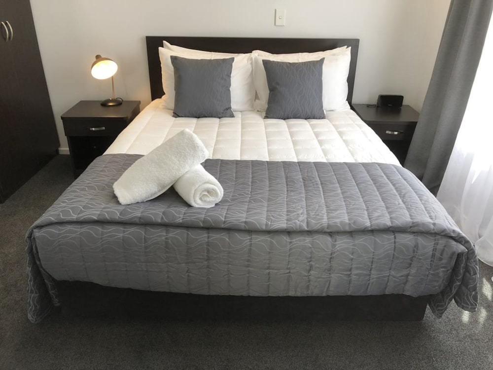 One Bedroom Suite - Photo 8