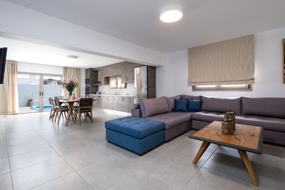 Comfort Apartment, 4 Bedrooms, Private Pool