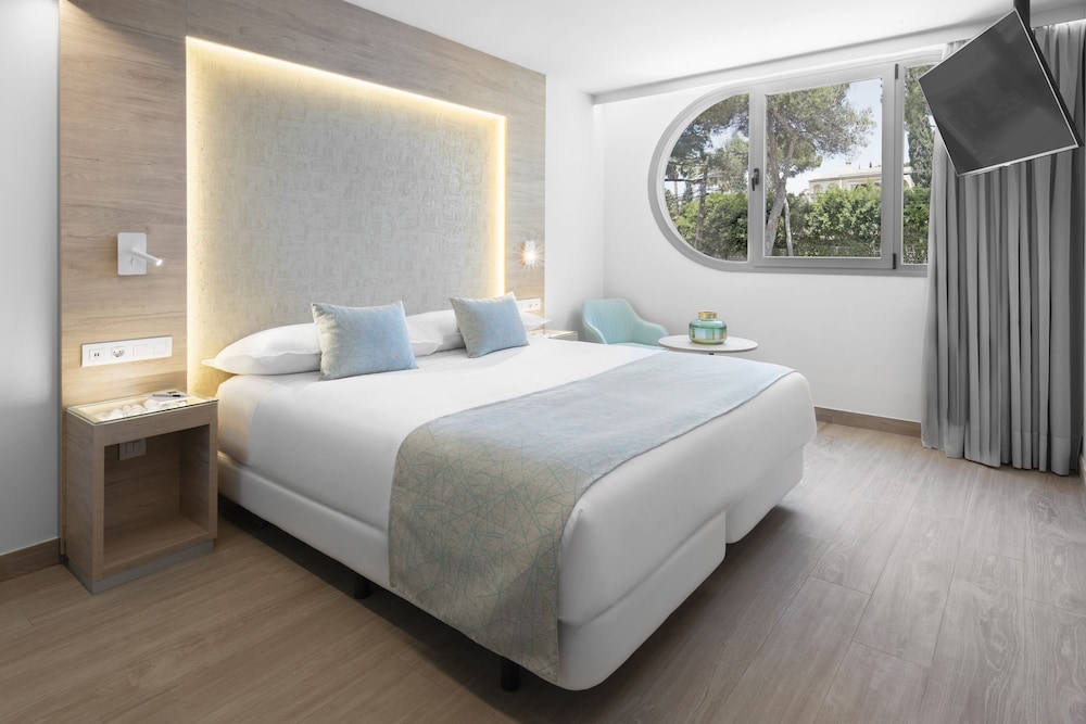 Basic Double Room, 1 Queen Bed