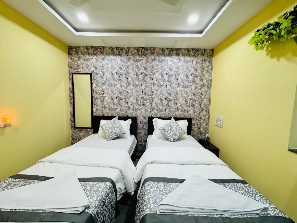 Deluxe Double or Twin Room, Private Bathroom