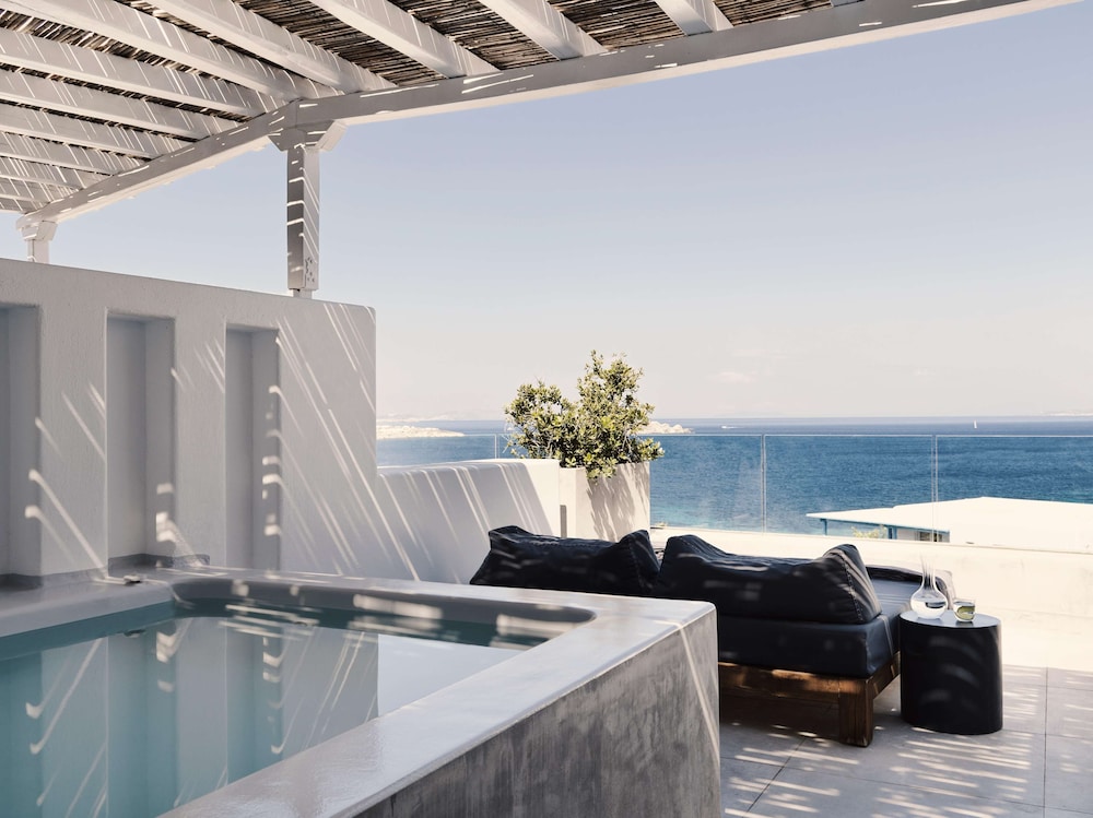 Grand Bohemian Sunset & Sea View Suite with Heated Plunge Pool