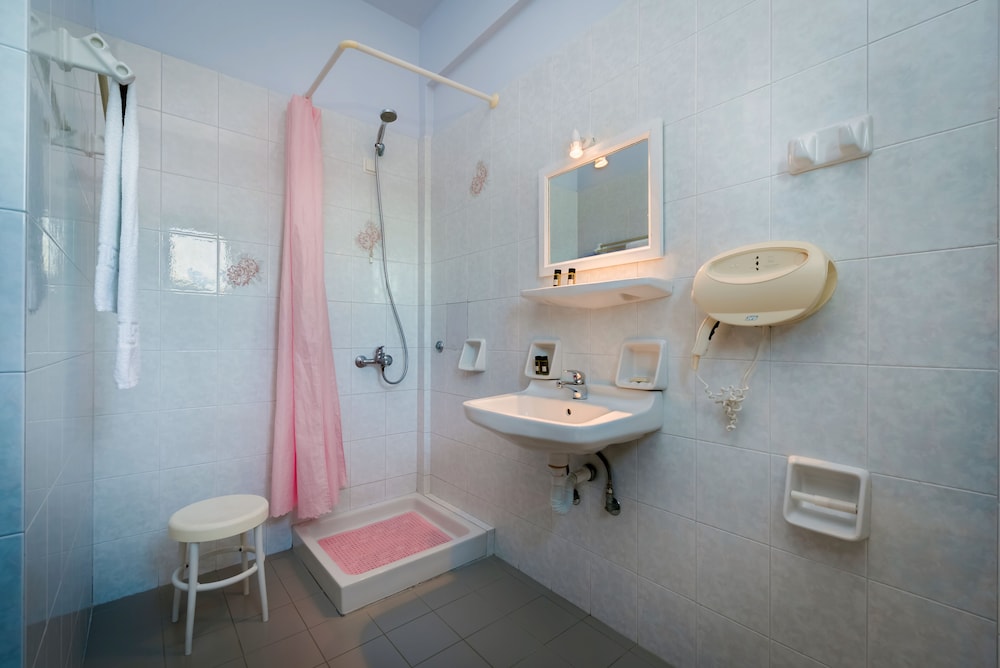 Standard Room, 1 Double or 2 Twin Beds - Photo 3