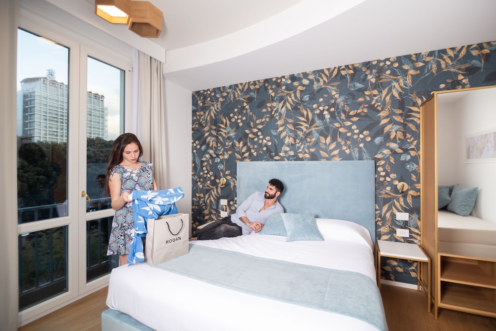 Superior Triple Room, 1 King Bed photo 2