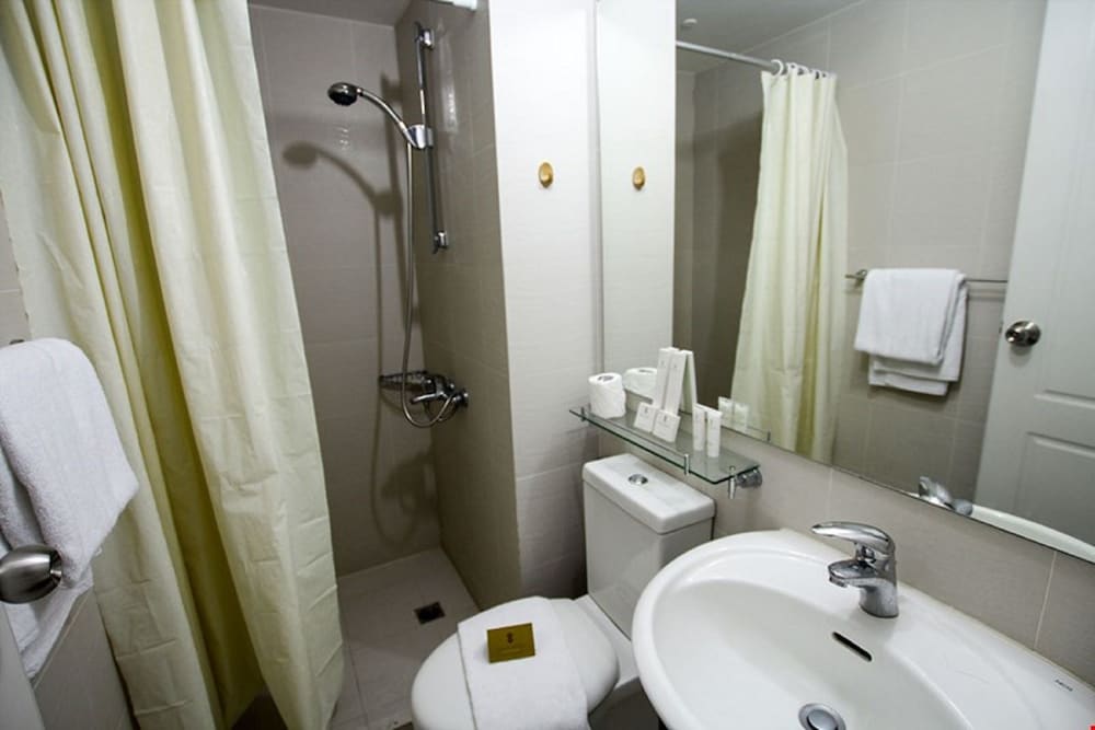 Deluxe Condo, 2 Bedrooms, Kitchen, Pool View photo 2