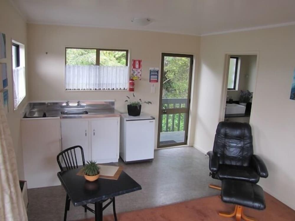 One Bedroom Apartment (Unit 4) photo 3