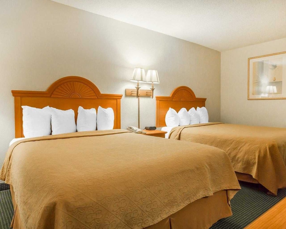Double Queen Bedroom