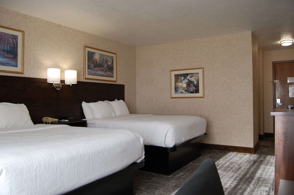 Standard Room, 2 Queen Beds, Non Smoking - Photo 1