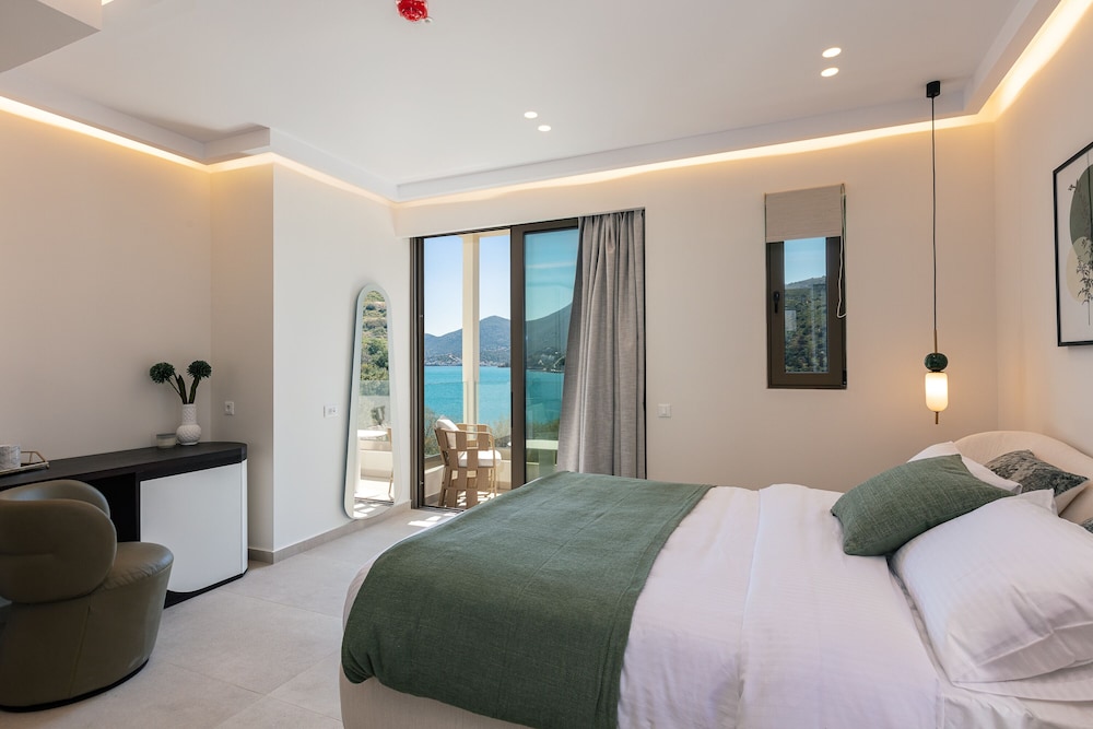 Suite With Sea View And Outdoor Jetted Tub