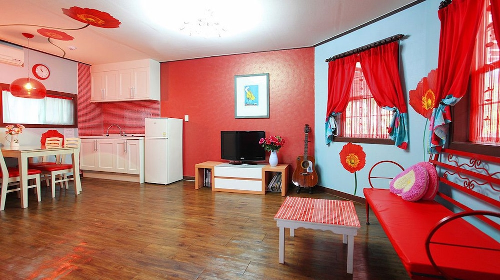 Double Room (Red) photo 3