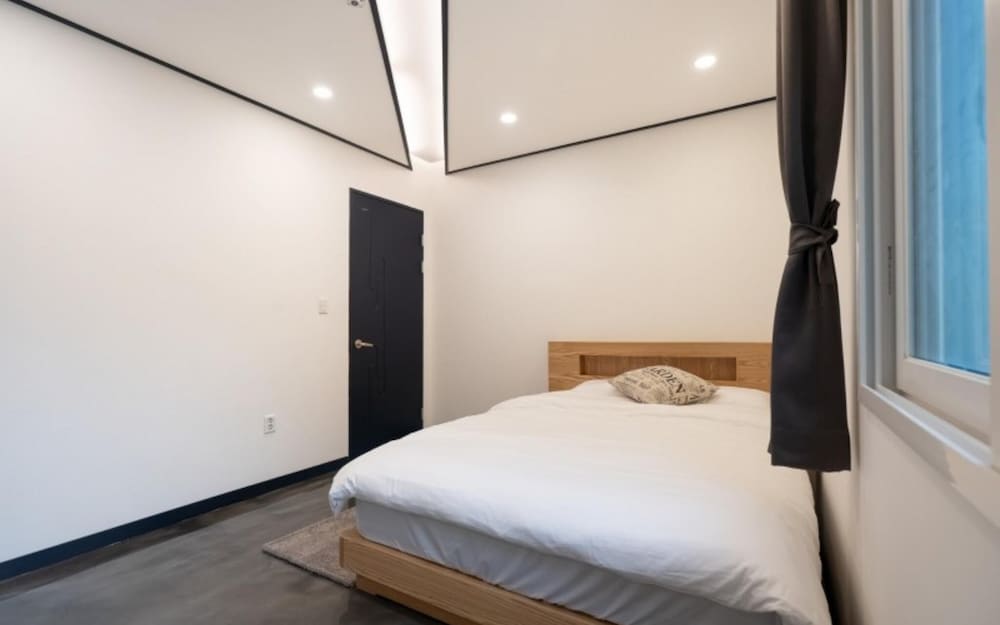 Room (Building C 101 pool (dogs)) photo 2