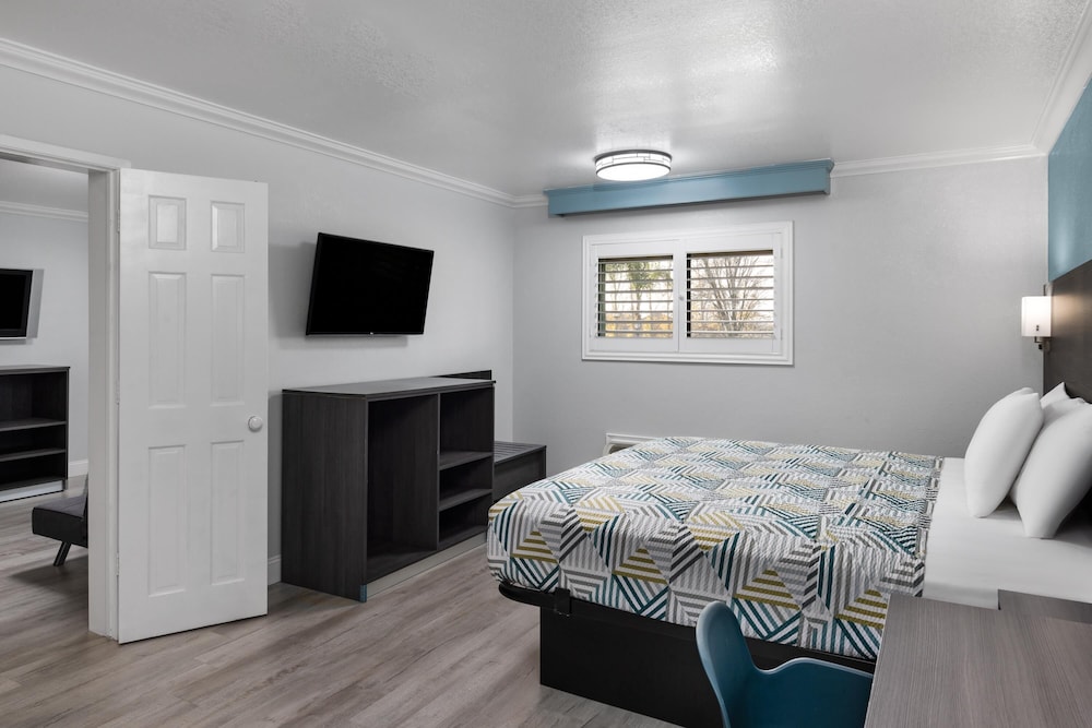 Studio Suite, 1 King Bed, Jetted Tub photo 3