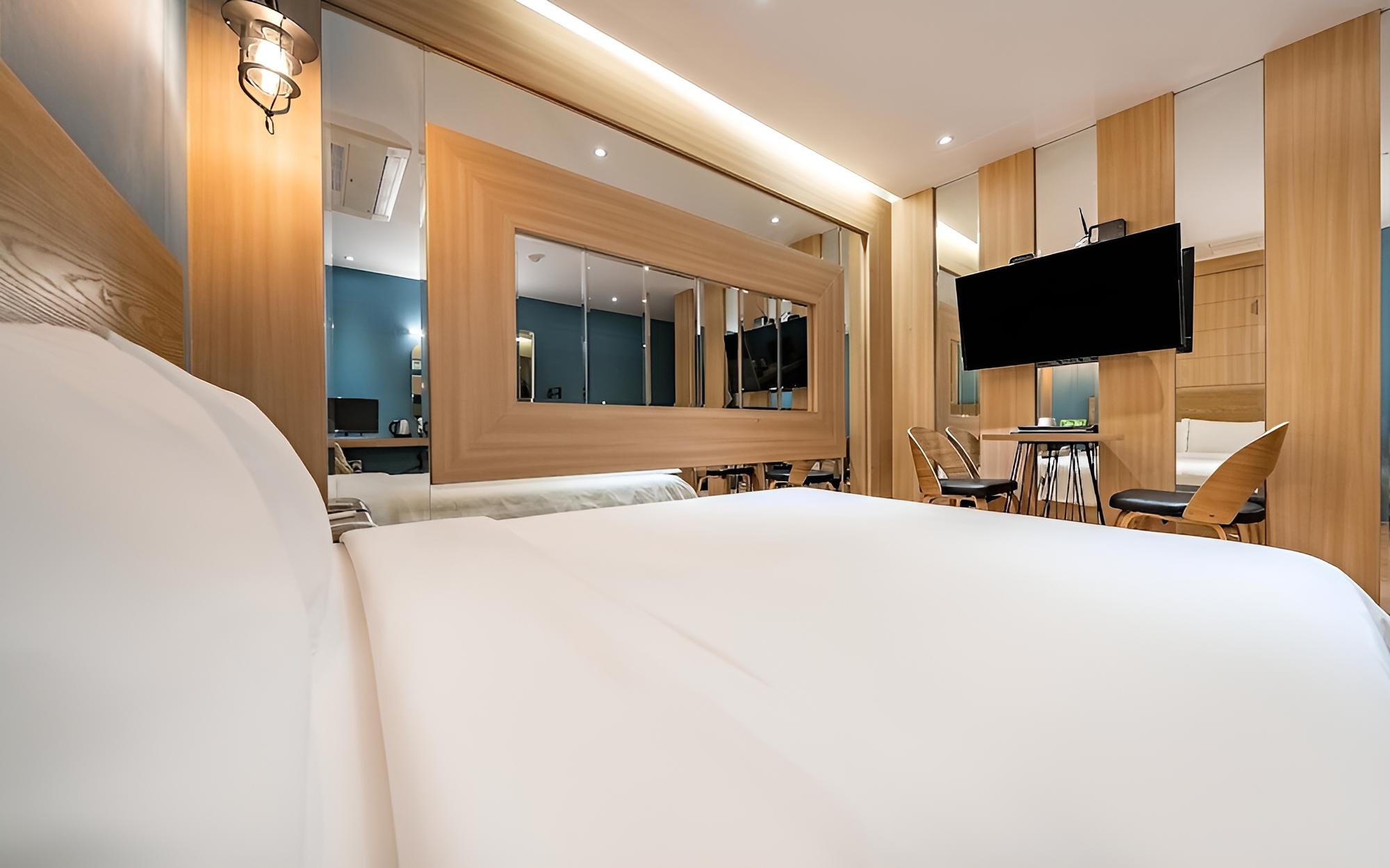 Room (Deluxe *equipped with a clothing mana) - Photo 11
