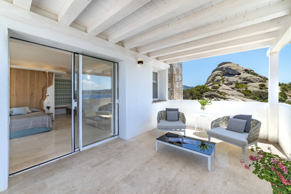 Queen Suite with Sea View photo 2