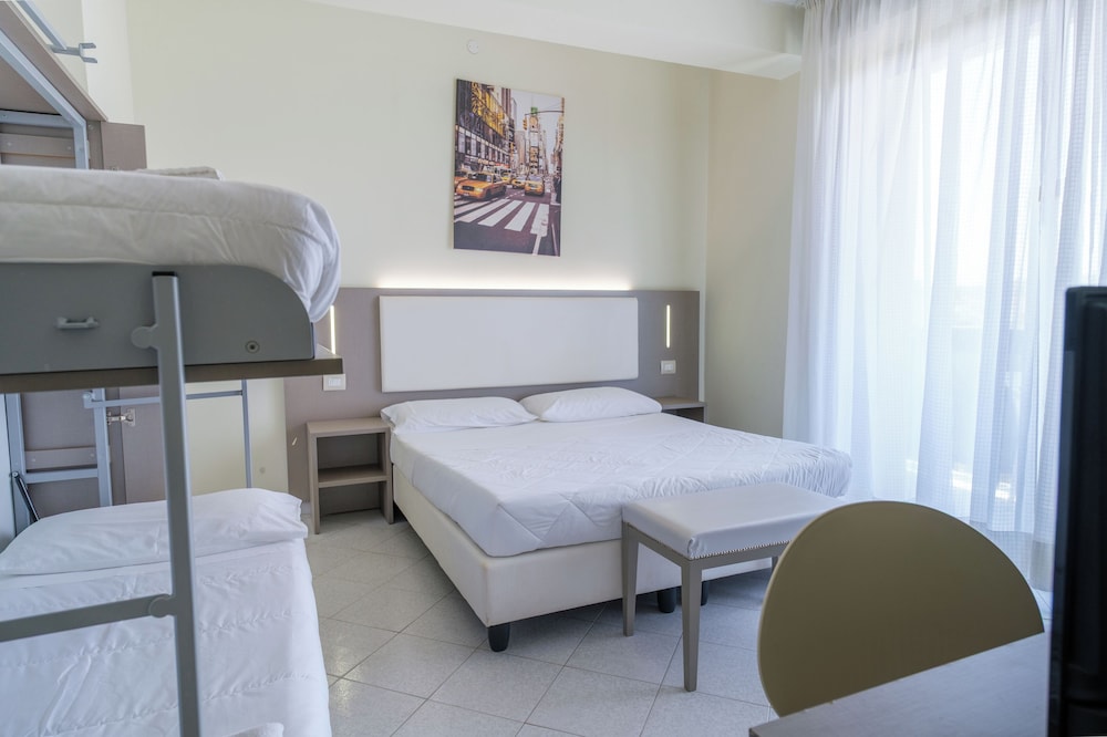 Comfort Quadruple Room, Balcony
